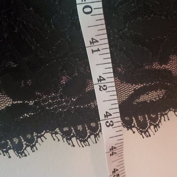 Black Lace Bodycon Dress - Picture 5 of 12